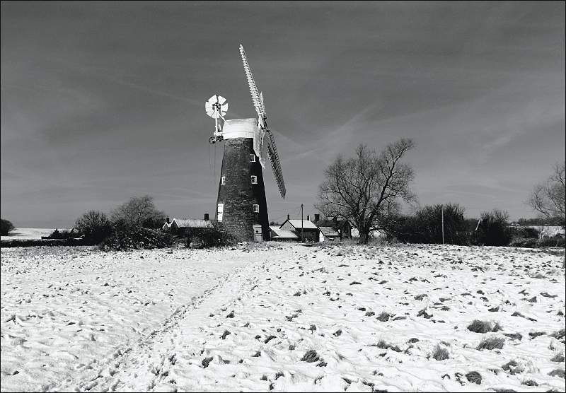 02 Billingford Windmill.jpg - Billingford Windmill by Barry Freeman ARPS - Score 9